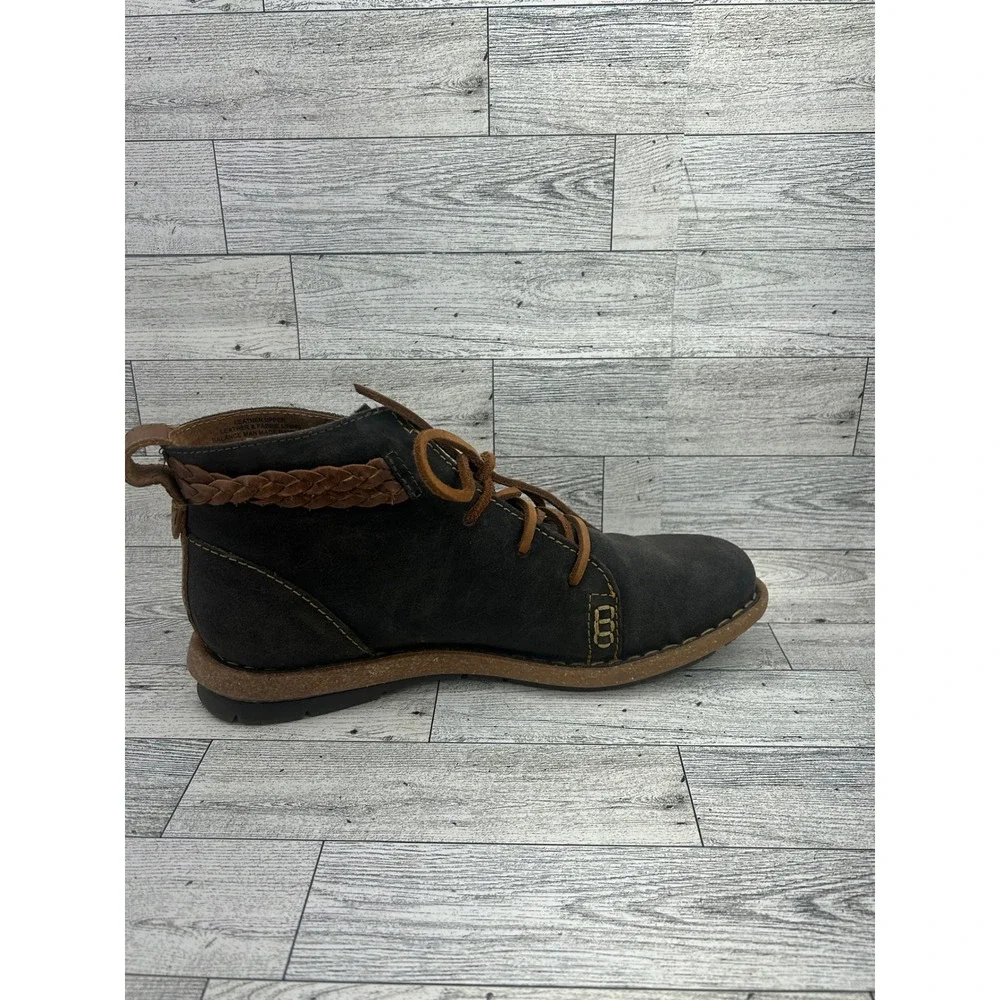 Born Handcrafted Grey Suede Leather Lace Up Chukka Ankle Boots Women Size 9.5‎